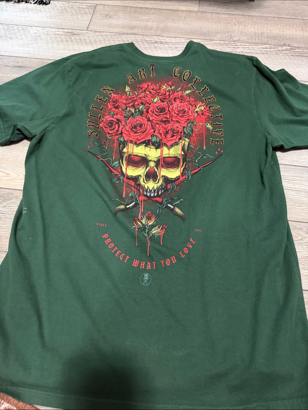Men's Dark Green Skull & Roses Graphic Tee - Picture 1 of 5